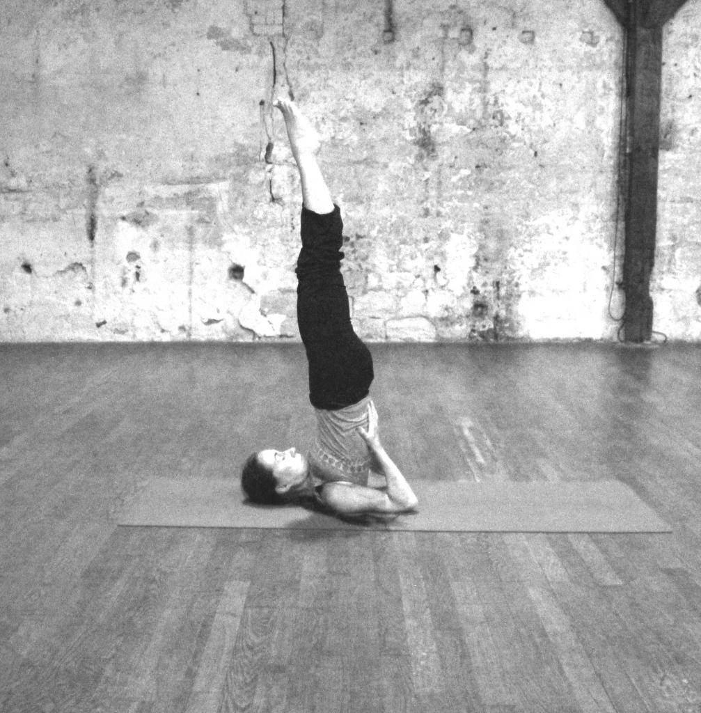 Sarvangasana, la posture sur les épaules