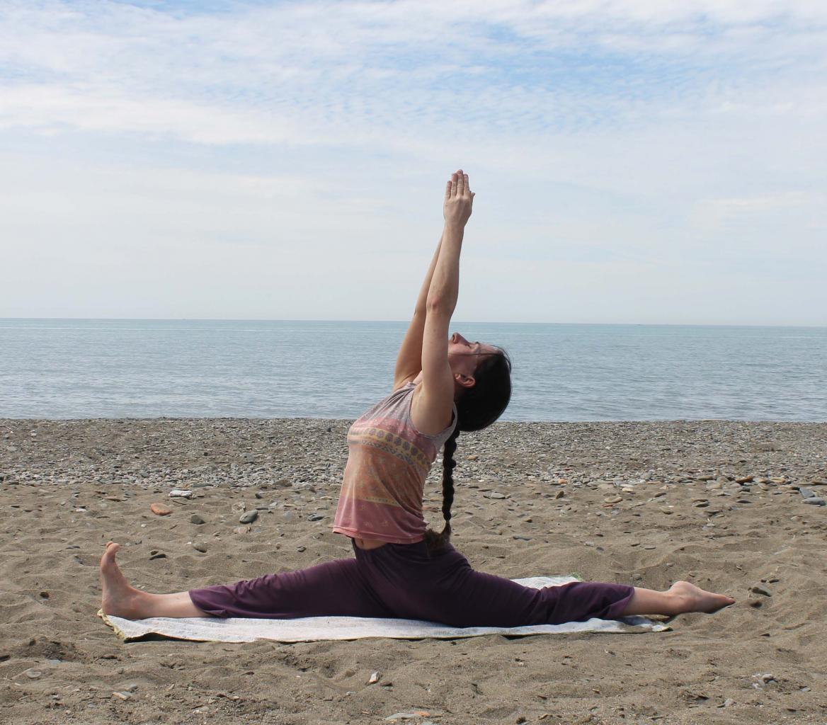 Hanumanasana